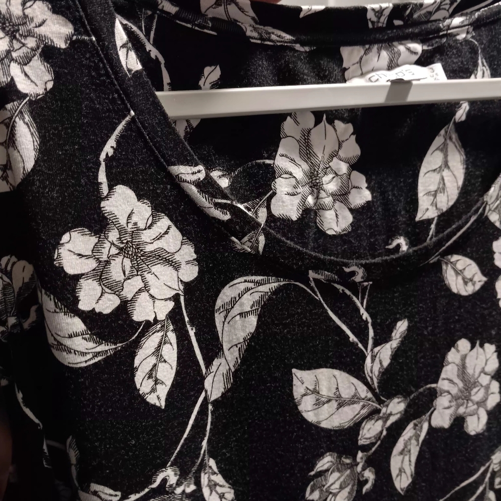 Chico's Black Floral Sleeveless Tank Top - Picture 9 of 12